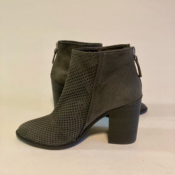 Steve Madden Grey Suede Heeled Ankle Booties size 9 - Picture 5 of 11